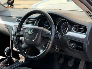 Skoda Superb 2012 Combi VOLANTE A LA DERECHA (RHD)