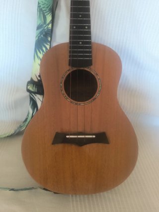 Ukelele tenor SNAIL SUT-M2 en perfecto estado!