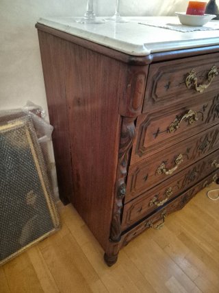 Cómoda Isabelina Madera y Mármol