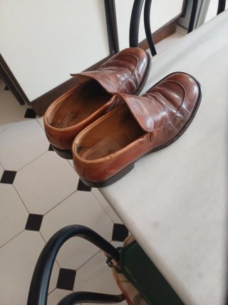 Zapatos de cuero marrones