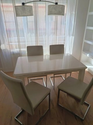 Mesa de comedor/cocina blanca