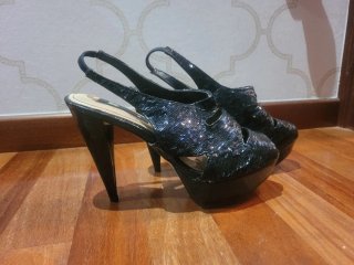 Zapatos de tacón negros con plataforma