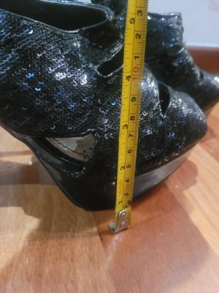 Zapatos de tacón negros con plataforma
