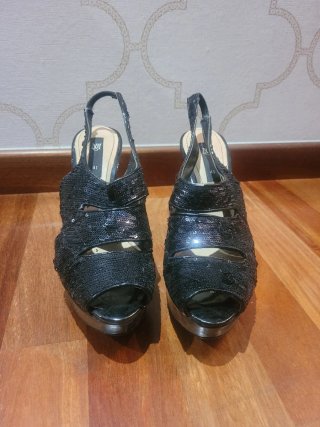 Zapatos de tacón negros con plataforma