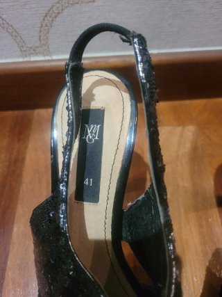 Zapatos de tacón negros con plataforma