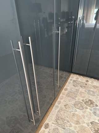 Armario vestidor moderno gris y plateado