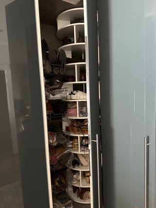 Armario vestidor moderno gris y plateado