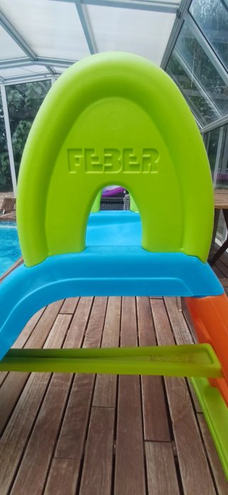 Tobogán Feber para piscina o jardín