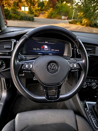 VOLKSWAGEN GOLF 2.0 TDI DSG R-Line