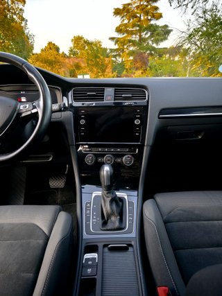 VOLKSWAGEN GOLF 2.0 TDI DSG R-Line