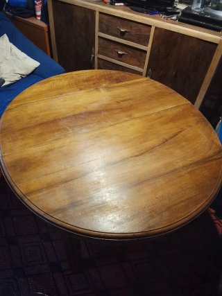 Mesa de salón de madera antigua