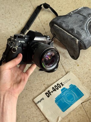 Cámara Samyang DF-400x con funda