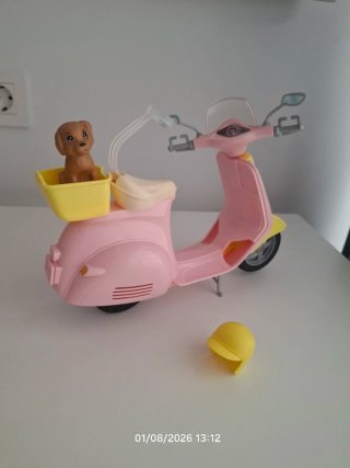 Moto Barbie rosa y amarilla con perrito