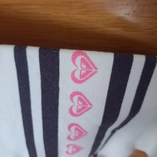 Camiseta Roxy Manga Larga Roja y Blanca