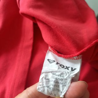 Camiseta Roxy Manga Larga Roja y Blanca