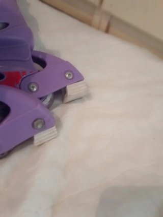 Patines en línea morados y azules