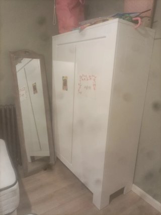 Armario de madera blanco