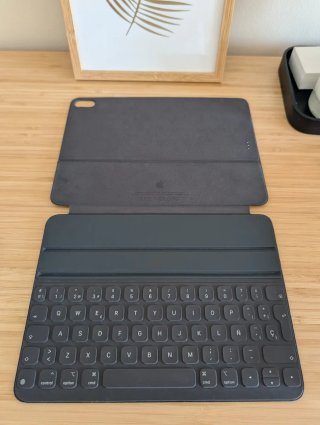 iPad Pro 11 di Apple con Apple Pencil e custodia