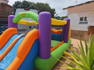 Castillo hinchable con tobogán