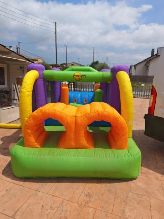Castillo hinchable con tobogán