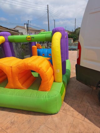 Castillo hinchable con tobogán