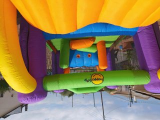 Castillo hinchable con tobogán