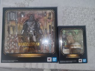 SH Figuarts Mandalorian Beskar y Grogu