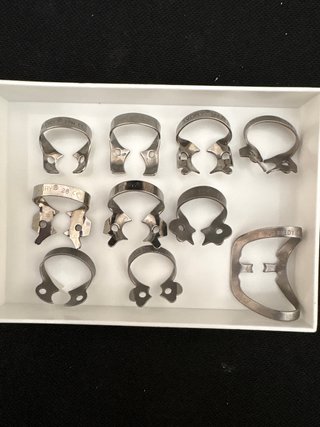 Caja de Clamps Dentales