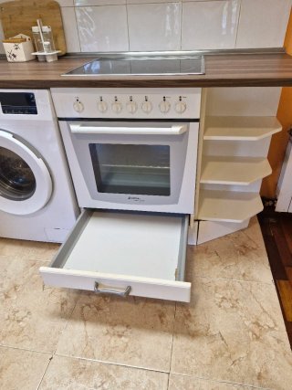 Muebles de cocina beige y marrones