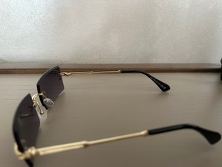 Gafas de sol rectangulares doradas