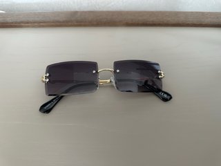 Gafas de sol rectangulares doradas