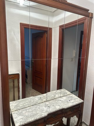 Recibidor clásico madera y mármol