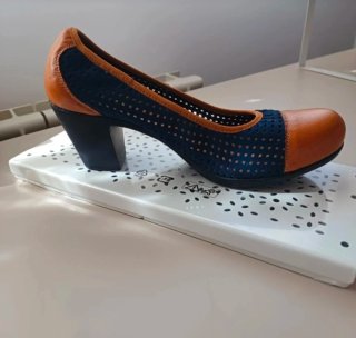Zapato salón piel azul marino y camel T38