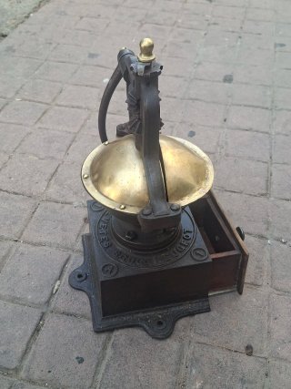 Molino de café antiguo Peugeot