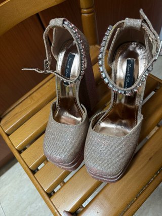 Zapatos de tacón Sweet Shoes dorados y rosas