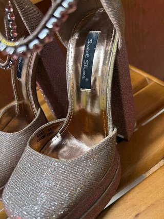 Zapatos de tacón Sweet Shoes dorados y rosas