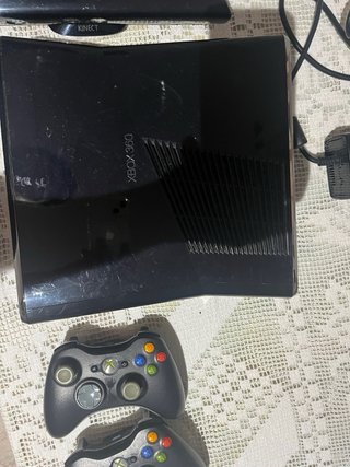 Xbox 360 + 2 mandos + Kinect + 16 juegos