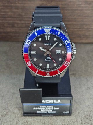 CASIO MARLIN DURO "PEPSI" ROJO AZUL