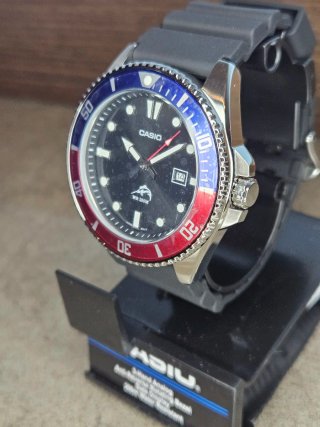 CASIO MARLIN DURO "PEPSI" ROJO AZUL