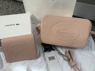 OPORTUNIDAD !! Bolso - Riñonera Lacoste piel rosa