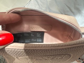 OPORTUNIDAD !! Bolso - Riñonera Lacoste piel rosa