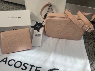 OPORTUNIDAD !! Bolso - Riñonera Lacoste piel rosa