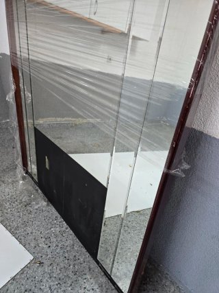 Espejo grande de madera y cristal