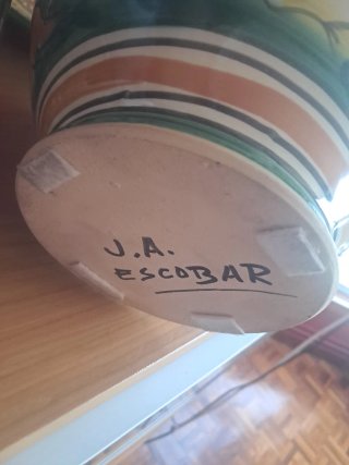 Plato + botijo decorativo de cerámica con ciervo