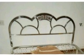 Cabecero de cama metálico plateado