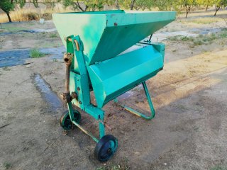 Máquina peladora de almendras