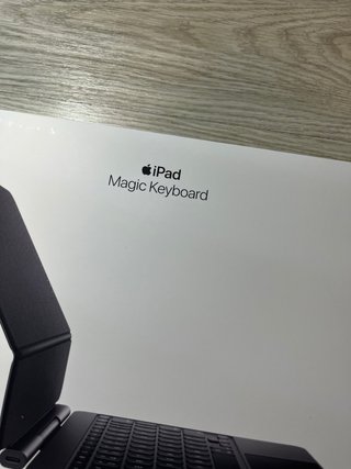 Apple Magic Keyboard iPad Air 11”