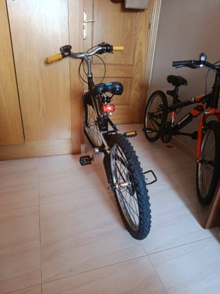 2 Bicicletas BMX Negras y Naranjas