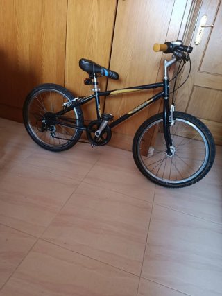 2 Bicicletas BMX Negras y Naranjas