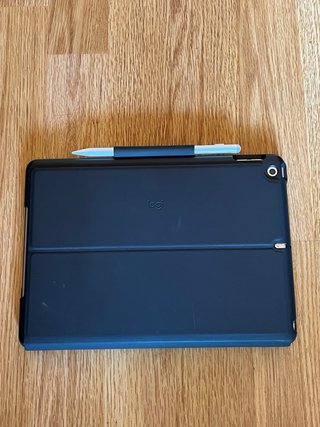Logitech Slim Folio iPad 7/8/9 generación + Caja